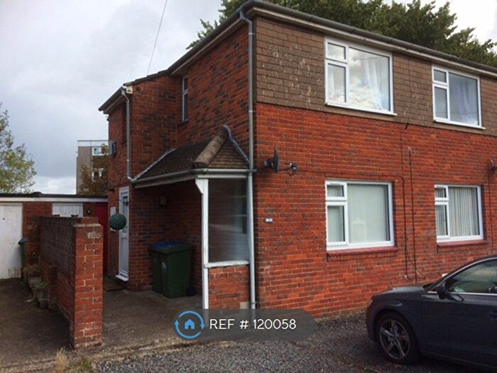 2 Bedroom Maisonette To Rent In Cornwall Road, Southampton, SO18