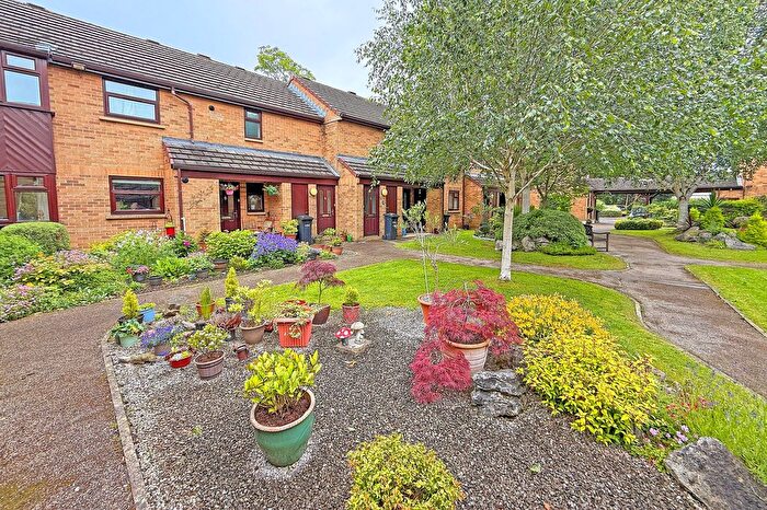 2 Bedroom Flat For Sale In Wetherby Road, Charlwood, HG2