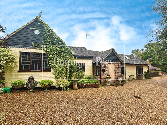 2 Bedroom Property To Rent In The Street, Ewhurst, GU6