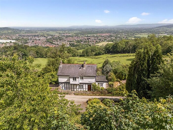 5 Bedroom Detached House For Sale In Cooper's Hill, Gloucester, GL3