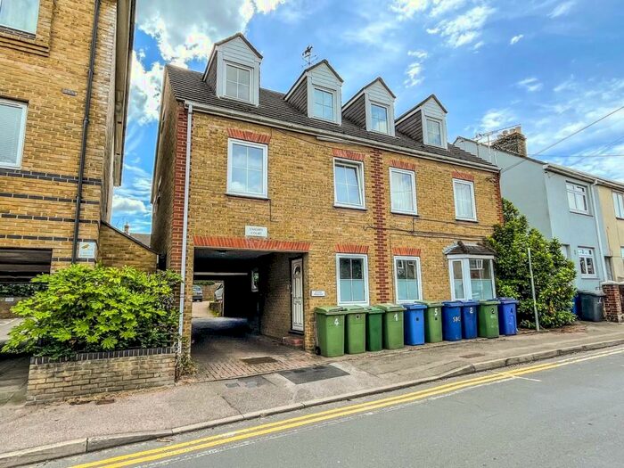 Studio To Rent In Ufton Lane, Sittingbourne, ME10