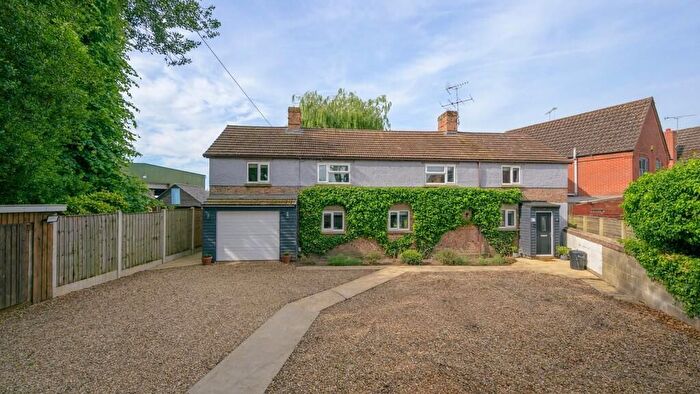 4 Bedroom Detached House For Sale In Bridge Road, Sutton Bridge, Lincolnshire, PE12