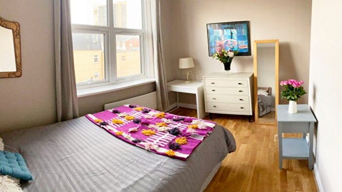 2 Bedroom Flat To Rent In East India Dock Road, London, E14