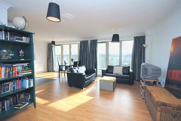 3 Bedroom Flat To Rent In Westmoreland Road Walworth, SE17