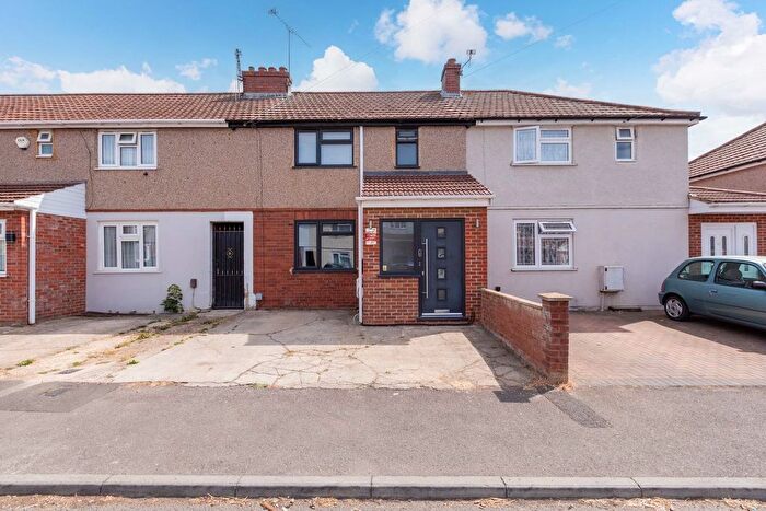 3 Bedroom Terraced House For Sale In Hatton Avenue, Slough, SL2