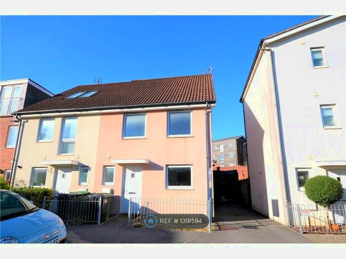 3 Bedroom End Of Terrace House To Rent In Charlbury Lane, Basingstoke, RG24