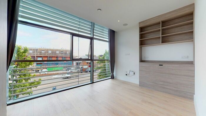 Studio To Rent In Station Road, Addlestone, KT15