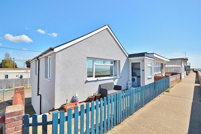 3 Bedroom Detached Bungalow To Rent In Tower Estate, Point Clear Bay, Clacton-On-Sea, CO16