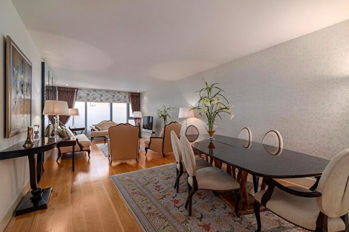 2 Bedroom Flat To Rent In Knightsbridge, London, SW7