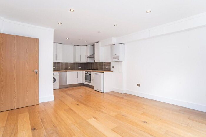 1 Bedroom Apartment To Rent In Holloway Road, London, N7