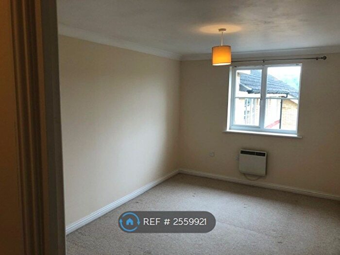 2 Bedroom Flat To Rent In Princes Gate, High Wycombe, HP13