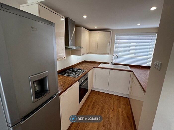 1 Bedroom Flat To Rent In The Redlands, Beckenham, BR3