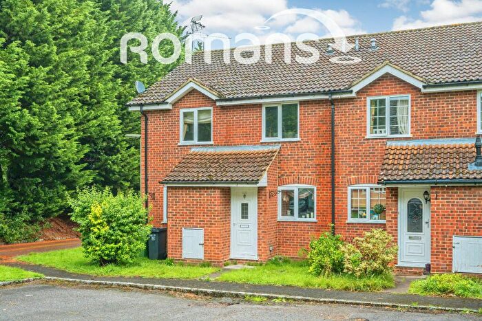 2 Bedroom End Of Terrace House To Rent In Houlton Court, GU19