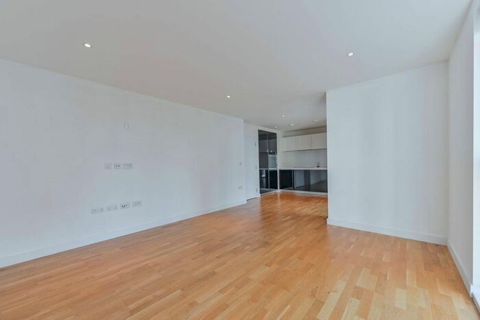 2 Bedroom Flat To Rent In Pump House Crescent, Kew Bridge, Brentford, TW8