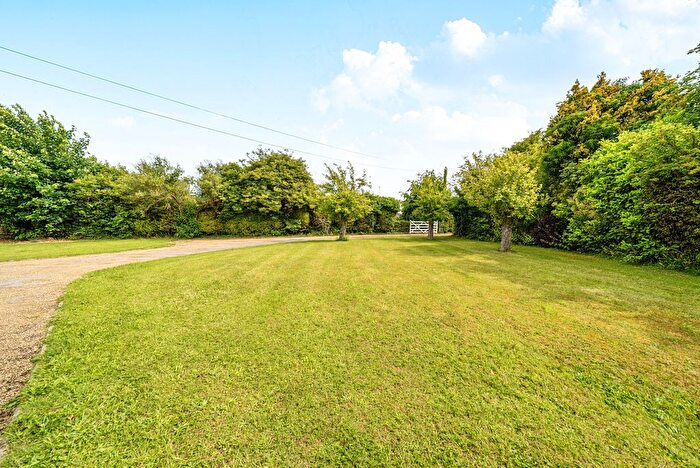 4 Bedroom Bungalow For Sale In Bessels Lea, Blewbury, Didcot, Oxfordshire, OX11