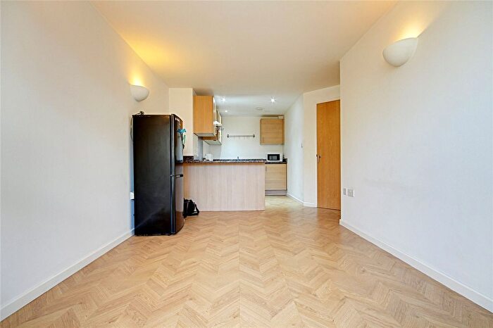 1 Bedroom Flat To Rent In Silver Street, Enfield, EN1