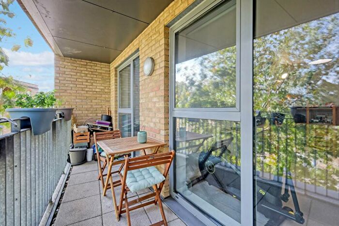 2 Bedroom Apartment To Rent In Fulneck Place, Stepney Green, E1
