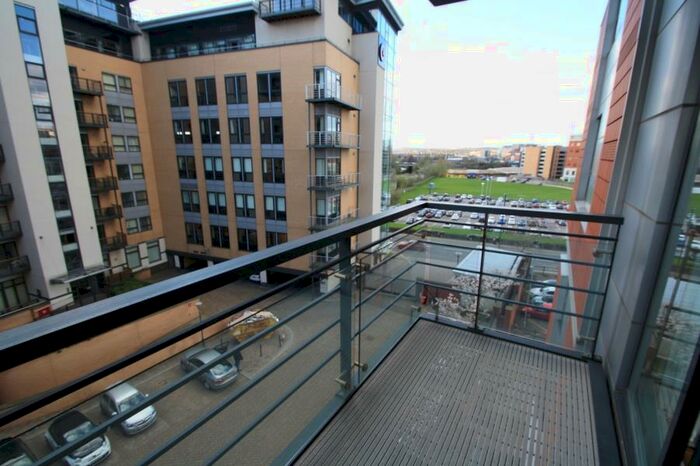2 Bedroom Apartment To Rent In Whitehall Waterfront, Riverside Way, LS1
