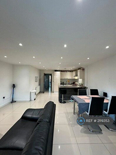2 Bedroom Flat To Rent In Cosmos Apartments, London, E14