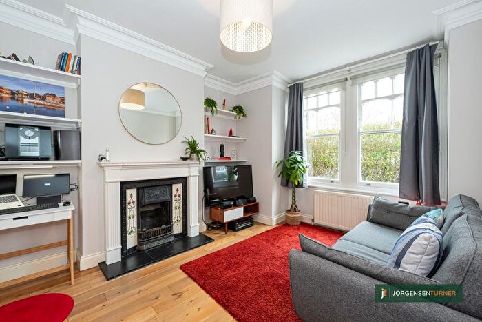 2 Bedroom Flat For Sale In Collingbourne Road, Shepherds Bush, W12