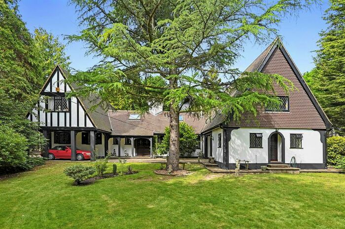 5 Bedroom Detached House For Sale In Frog Street, Kelvedon Hatch, Brentwood, CM15