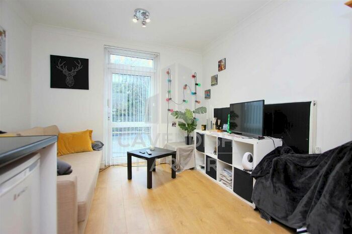 Studio To Rent In Manstone Road, Kilburn, London, NW2