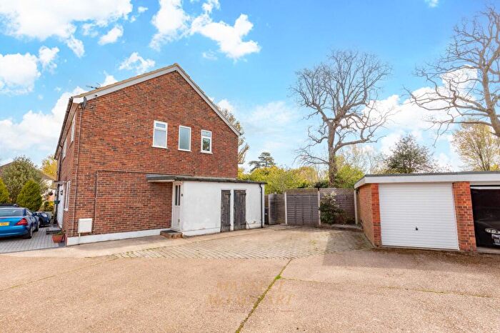 2 Bedroom Maisonette For Sale In Fairlawns, Horley, RH6