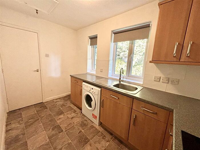 1 Bedroom Flat For Sale In Ryde Drive, Stanford-Le-Hope, SS17