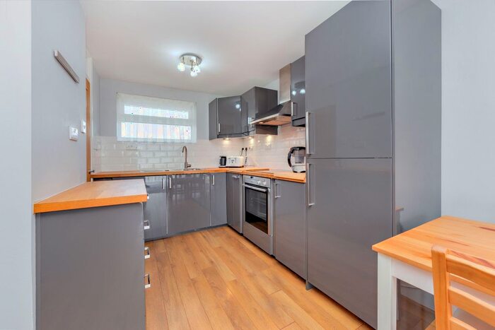 1 Bedroom Flat To Rent In Hansart Way, Enfield, EN2