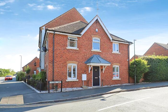 3 Bedroom Semi-Detached House For Sale In Tutors Way, Kidderminster, Worcestershire, DY10