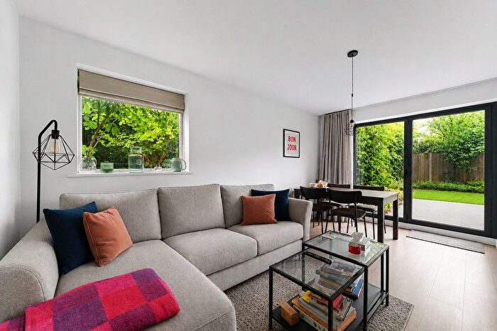 1 Bedroom Flat For Sale In Edmeston Close, Hackney, London, E9