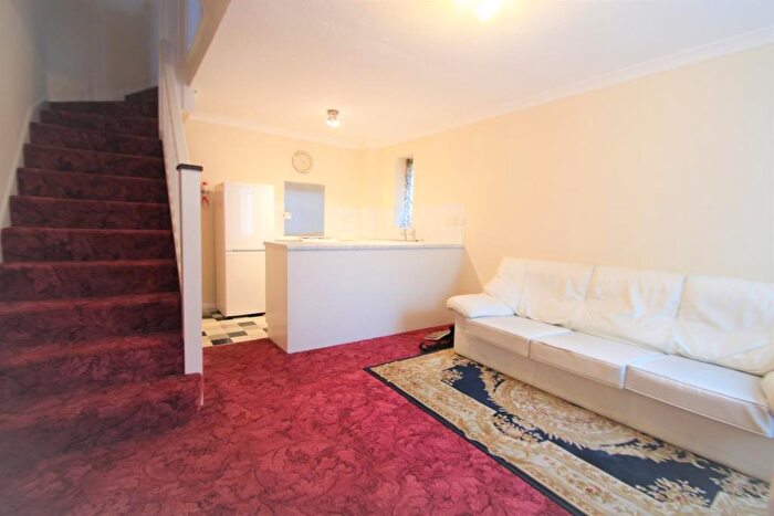 1 Bedroom Maisonette To Rent In Ingleside, SL3