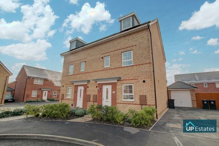 4 Bedroom Semi-Detached House To Rent In Fleece Lane, Nuneaton, CV11