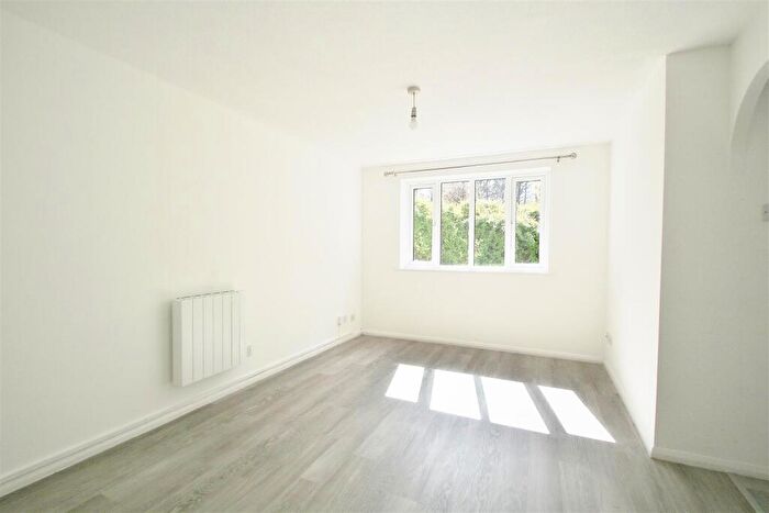 1 Bedroom Flat For Sale In Chipstead Close, Sutton, SM2