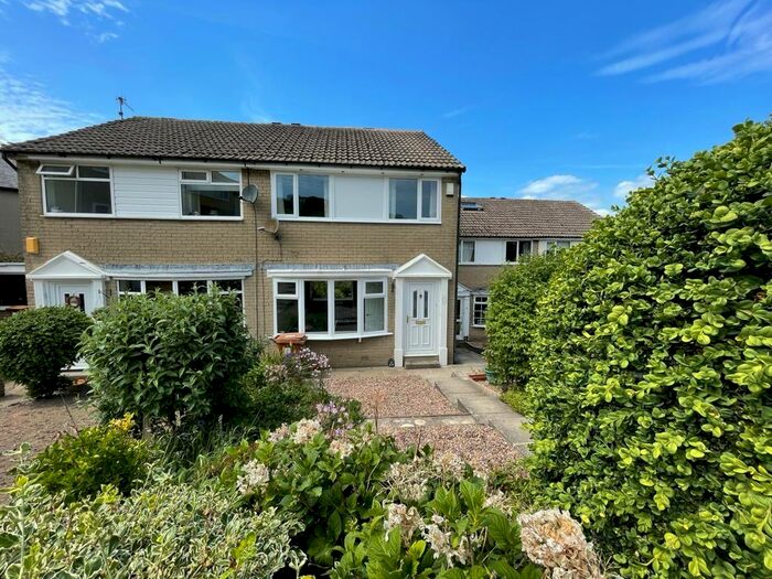 3 Bedroom Semi-Detached House To Rent In Lytham Close, Skipton, BD23