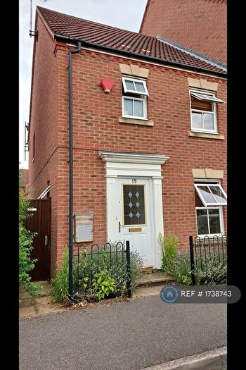 3 Bedroom End Of Terrace House To Rent In Tracy Avenue, Langley, SL3