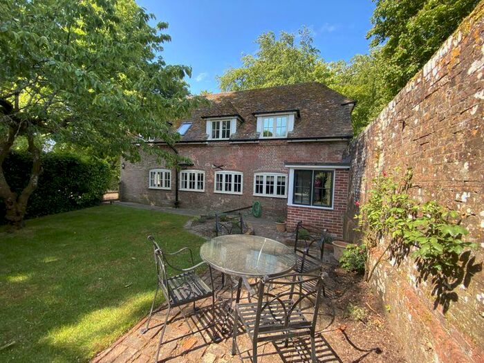 3 Bedroom Detached House To Rent In Swanmore, Nr Bishops Waltham / Winchester / Petersfield, Hampshire, SO32