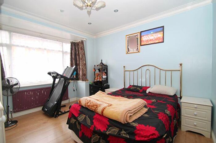 3 Bedroom Terraced House For Sale In Masons Avenue, Harrow, HA3