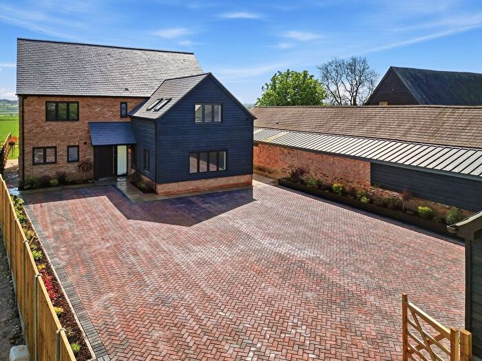 5 Bedroom Detached House For Sale In Benthill Farm, London Road, MK18