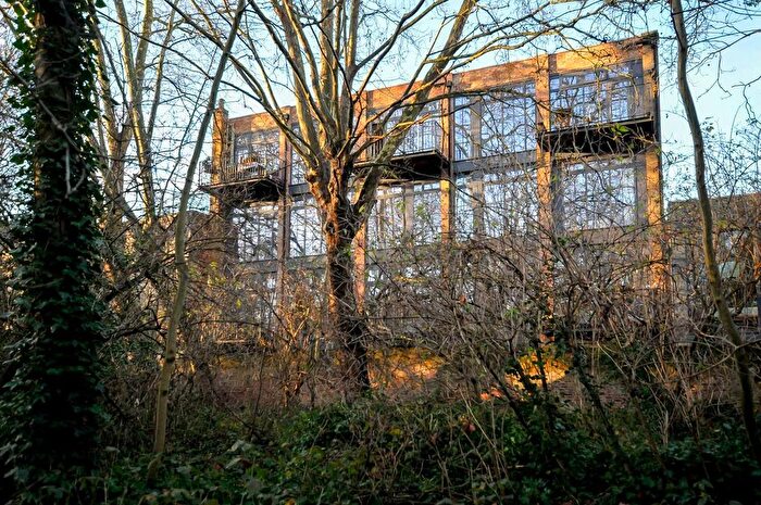 2 Bedroom Flat For Sale In Bouverie Road, London, N16