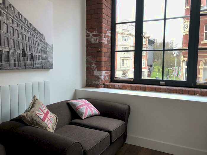 2 Bedroom Flat To Rent In Crispin Lofts, New York Road, Leeds, West Yorkshire, Uk, LS2