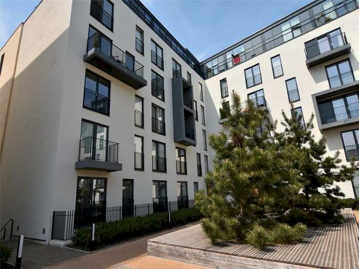 2 Bedroom Apartment To Rent In Alexandra House, BA2