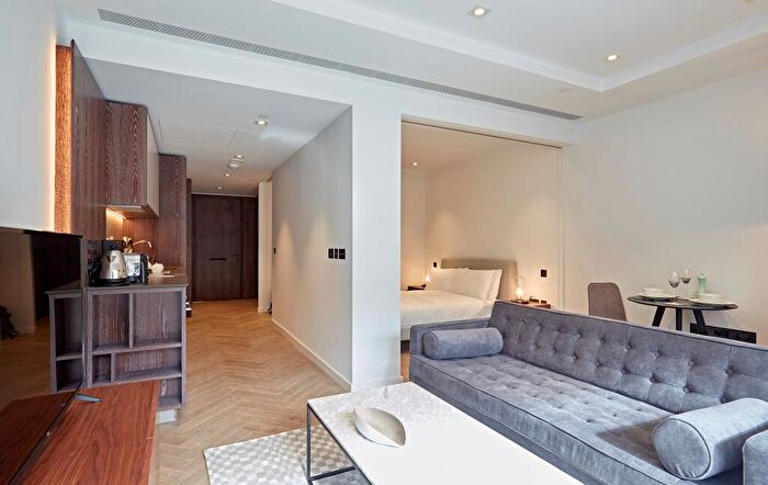 Apartment To Rent In L-, Circus Road West, Battersea, SW11