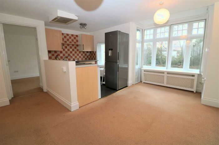 2 Bedroom Flat To Rent In Guildford Road, Westcott, Dorking, RH4