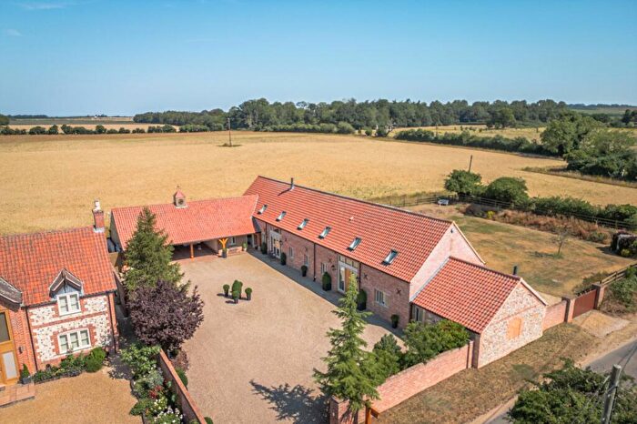 5 Bedroom Detached House For Sale In Exceptional Five Bedroom Barn Conversion In Gayton Thorpe, PE32