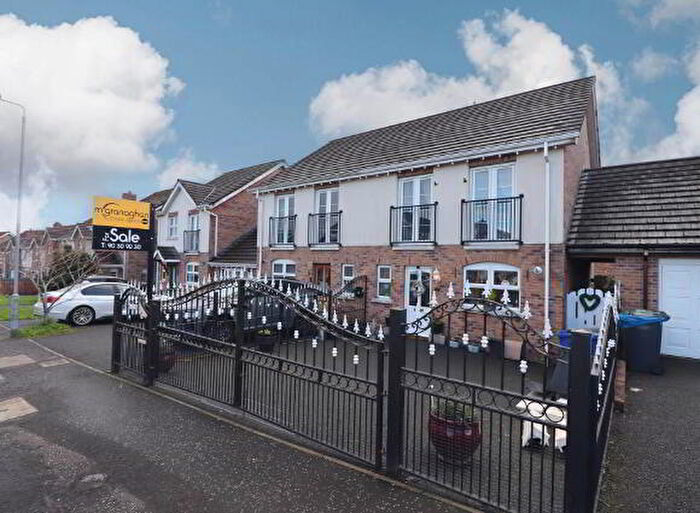 3 Bedroom TownHouse For Sale In Mount Eagles Way, Belfast, BT17