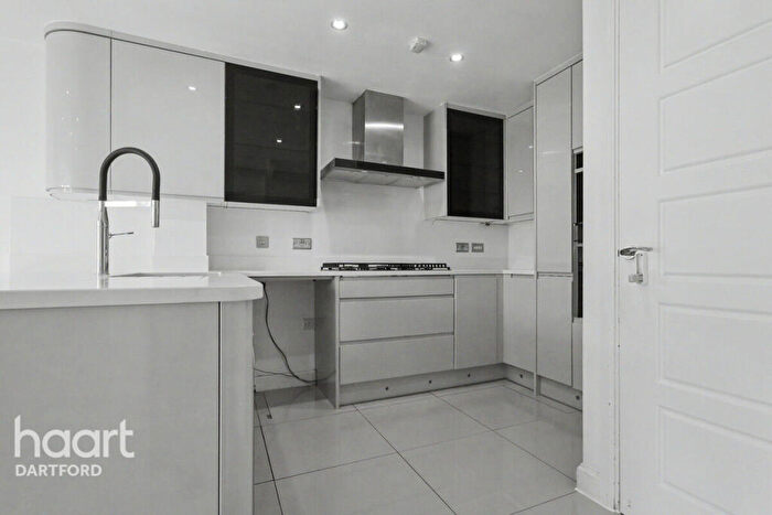 4 Bedroom End Of Terrace House To Rent In Foster Drive, Dartford, DA1