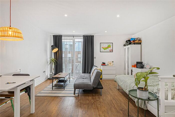 1 Bedroom Apartment For Sale In Gunmakers Lane, London, E3