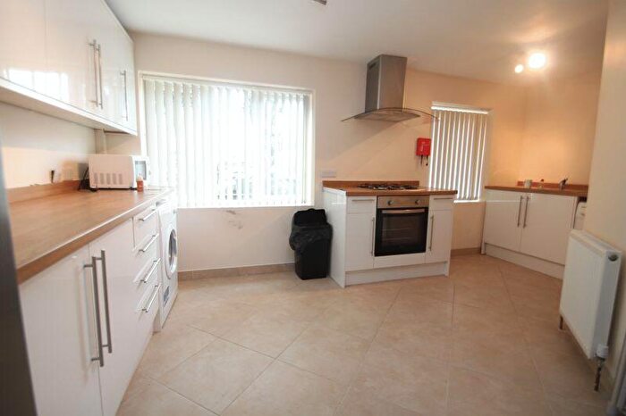 6 Bedroom Property To Rent In Holdenhurst Road, Bournemouth, BH8