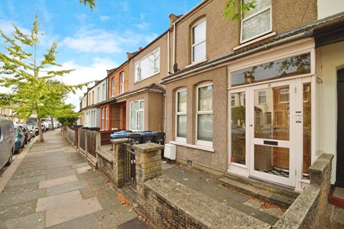 1 Bedroom Flat For Sale In Millais Road, Enfield, EN1